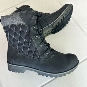 NIB. JBU BY JAMBU Summit Waterproof Boot Shoes Black 9W Lace up W Zipper